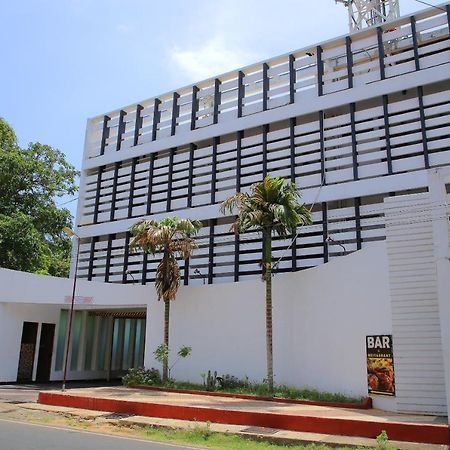 Oyo 256 Subash Hotel Jaffna Ngoại thất bức ảnh