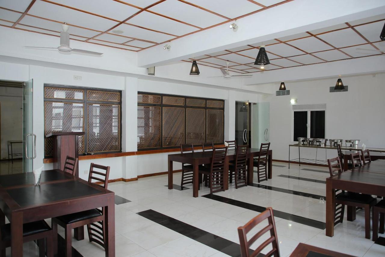 Oyo 256 Subash Hotel Jaffna Ngoại thất bức ảnh