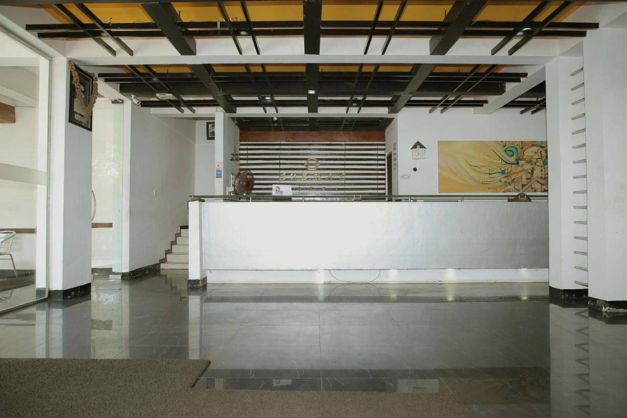 Oyo 256 Subash Hotel Jaffna Ngoại thất bức ảnh