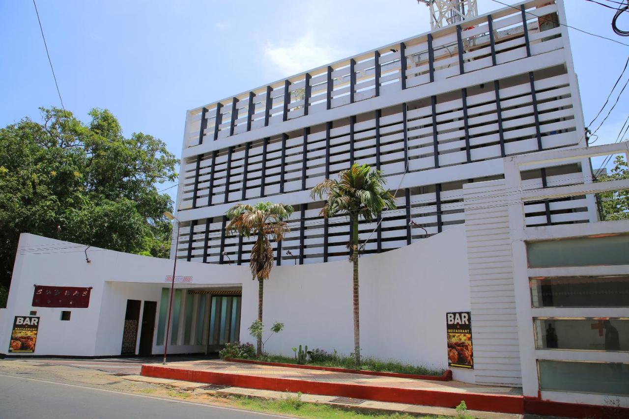 Oyo 256 Subash Hotel Jaffna Ngoại thất bức ảnh